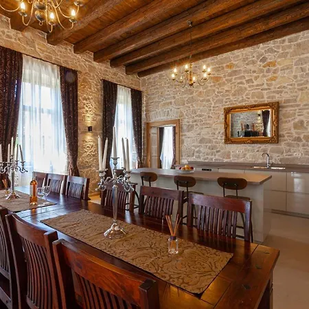 Vila Luxury Marija - Rustic With Pool And Sauna Skradin