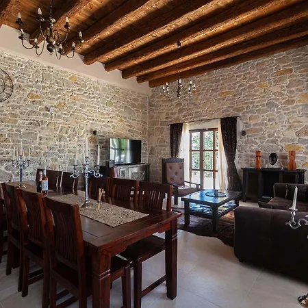 Vila Luxury Marija - Rustic With Pool And Sauna